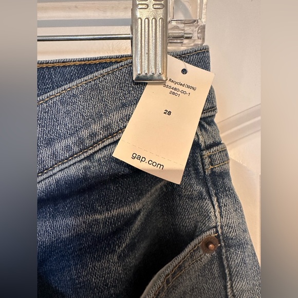 NWT - 1969 Best Girlfriend Jeans  medium wash, minor distressing - Picture 3 of 6